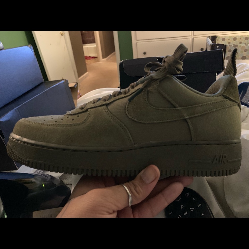 Sneakers - Picture 7 of 8